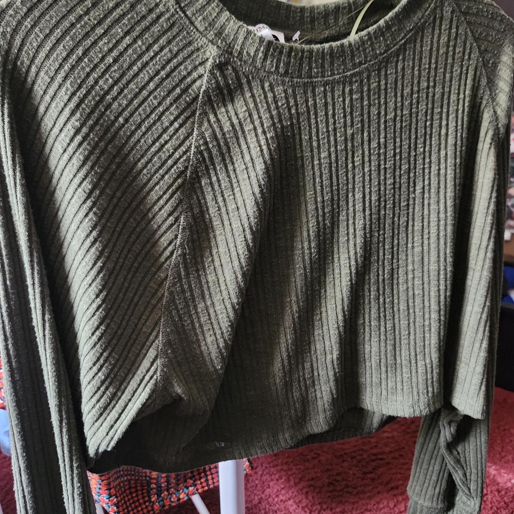 Olive Green Ribbed Crop Top - Picture 2 of 2